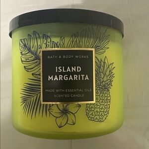 Bath & Body Works Island Margarita Candle- NEW